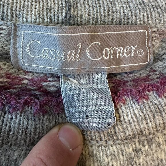 gray patterned sweater. casual corner 100% shetland wool. tagged M best fits - Picture 2 of 3